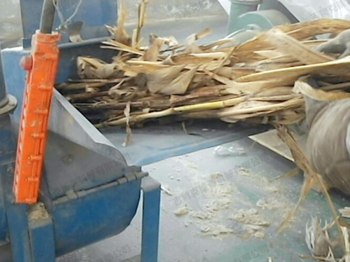 玉米秸稈粉碎過程